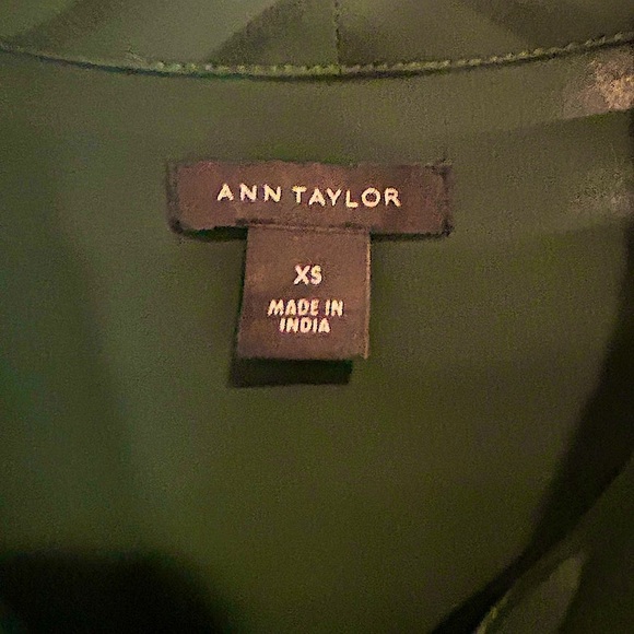 Ann Taylor Women’s Forest Green Button-down Collared Blouse w/ Neck Belt Sz. XS - Picture 10 of 10